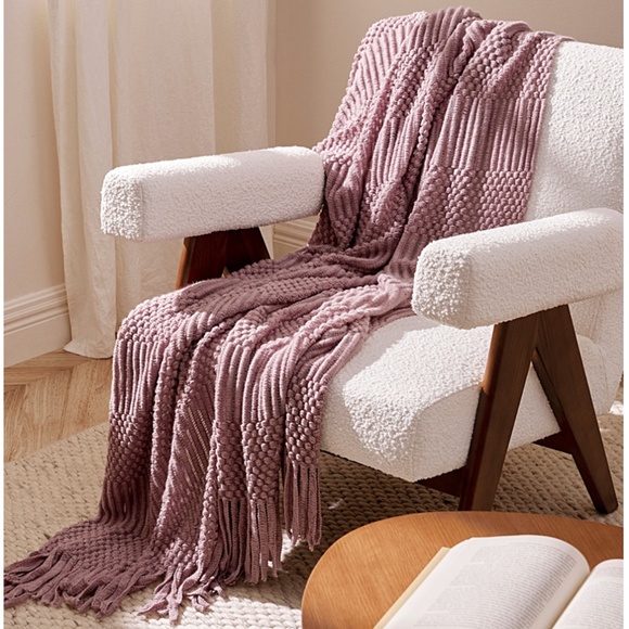 Soft lilac textured knit throw blanket with fringe NWT - Picture 1 of 10